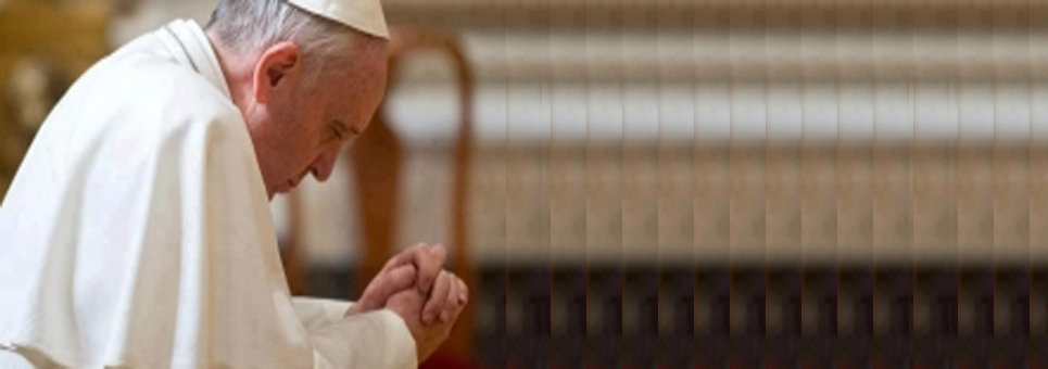 Pope Francis Praying