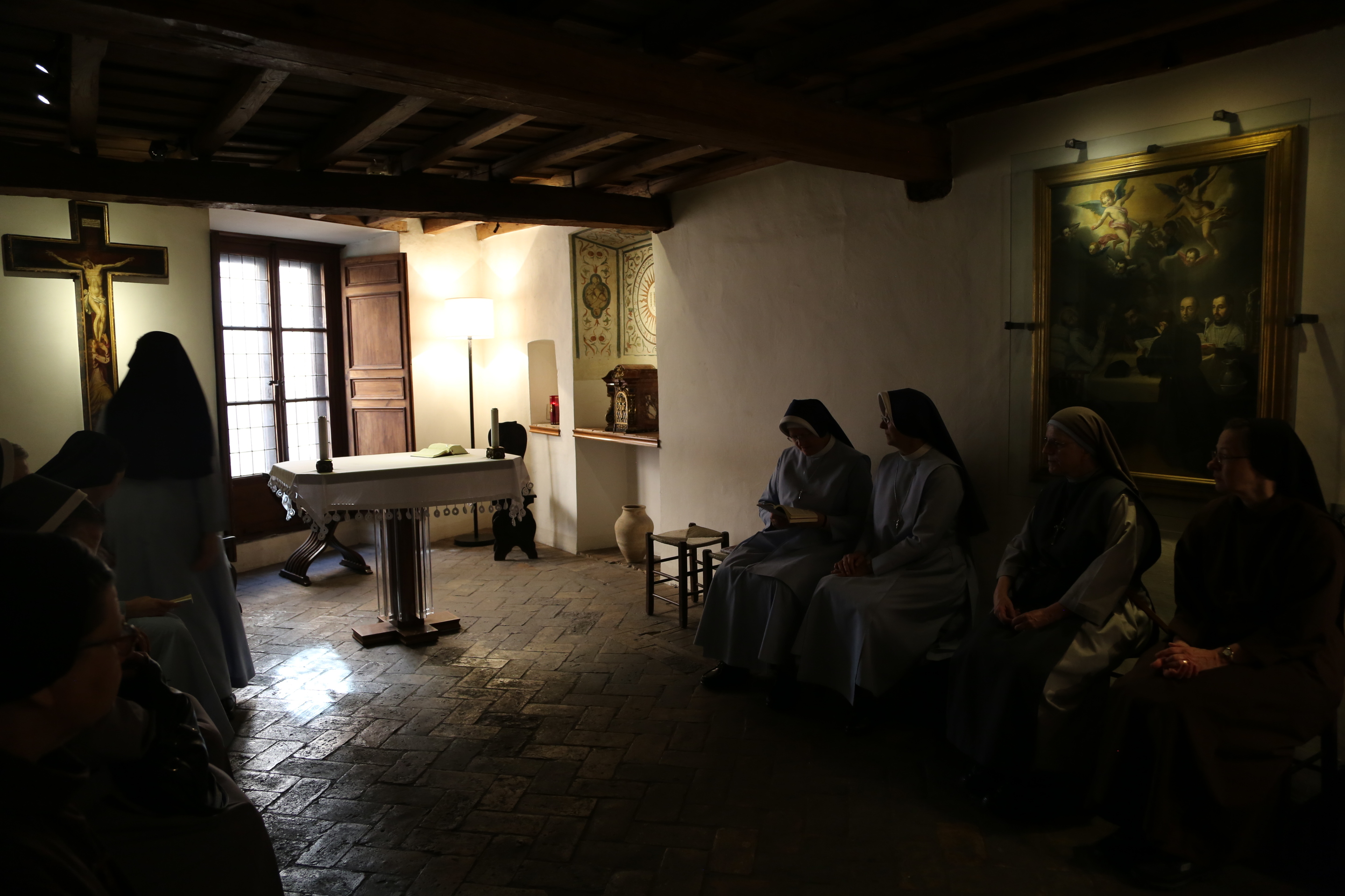 CMSWR Sisters Praying in chapel in Rome
